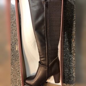 NIB Brown Heeled Boots textured